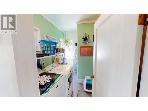 227 14Th  N Avenue, Cranbrook, BC - Indoor Photo Showing Laundry Room