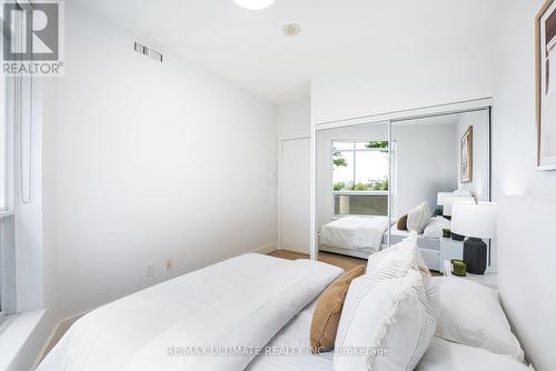 517 - 135 Village Green Square, Toronto (Agincourt South-Malvern West), ON - Indoor Photo Showing Bedroom