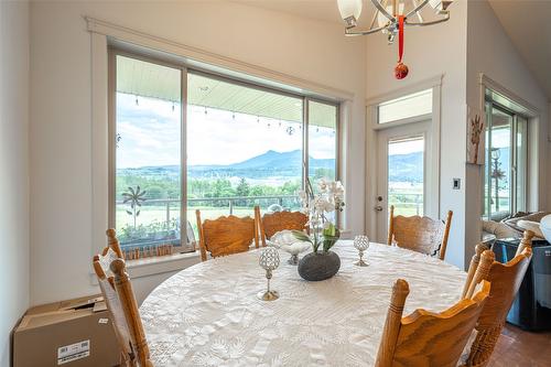 6205 6 Highway, Coldstream, BC - Indoor Photo Showing Dining Room