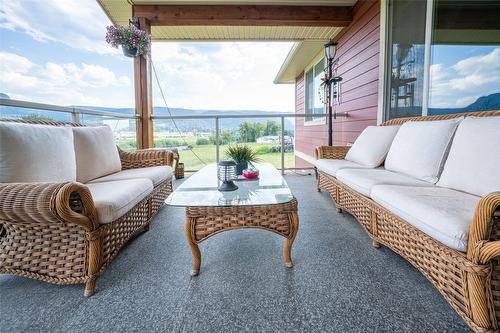 6205 6 Highway, Coldstream, BC -  Photo Showing Living Room