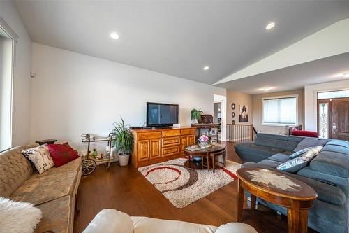 6205 6 Highway, Coldstream, BC - Indoor Photo Showing Living Room