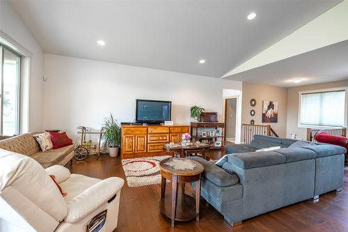 6205 6 Highway, Coldstream, BC - Indoor Photo Showing Living Room