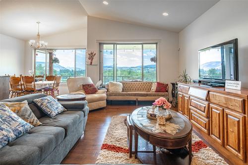 6205 6 Highway, Coldstream, BC - Indoor Photo Showing Living Room