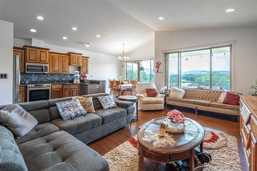 6205 6 Highway, Coldstream, BC - Indoor Photo Showing Living Room