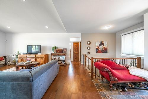 6205 6 Highway, Coldstream, BC - Indoor Photo Showing Living Room