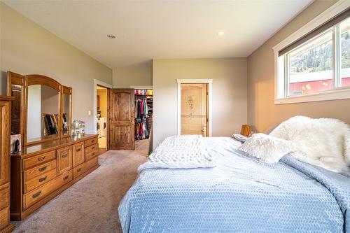 6205 6 Highway, Coldstream, BC - Indoor Photo Showing Bedroom