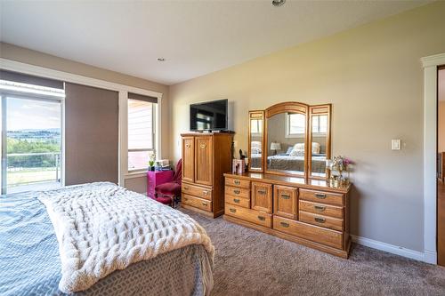 6205 6 Highway, Coldstream, BC - Indoor Photo Showing Bedroom