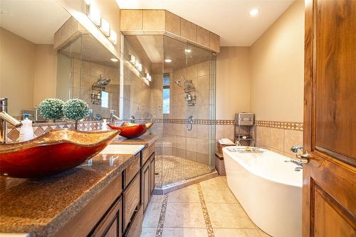 6205 6 Highway, Coldstream, BC - Indoor Photo Showing Bathroom