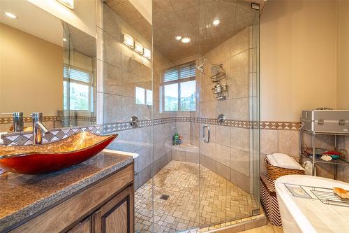 6205 6 Highway, Coldstream, BC - Indoor Photo Showing Bathroom