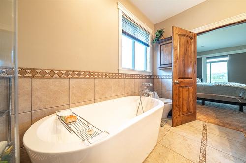 6205 6 Highway, Coldstream, BC - Indoor Photo Showing Bathroom