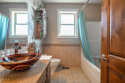 6205 6 Highway, Coldstream, BC - Indoor Photo Showing Bathroom