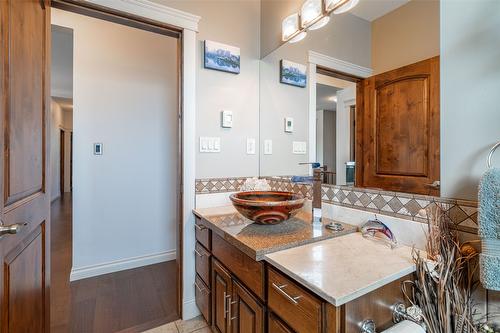 6205 6 Highway, Coldstream, BC - Indoor Photo Showing Bathroom