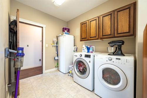 6205 6 Highway, Coldstream, BC - Indoor Photo Showing Laundry Room