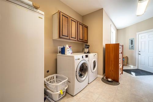 6205 6 Highway, Coldstream, BC - Indoor Photo Showing Laundry Room