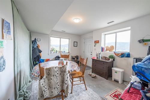 6205 6 Highway, Coldstream, BC - Indoor Photo Showing Dining Room