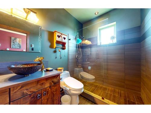 530 Cummings Road, Kimberley, BC - Indoor Photo Showing Bathroom