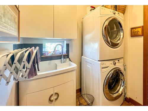 530 Cummings Road, Kimberley, BC - Indoor Photo Showing Laundry Room