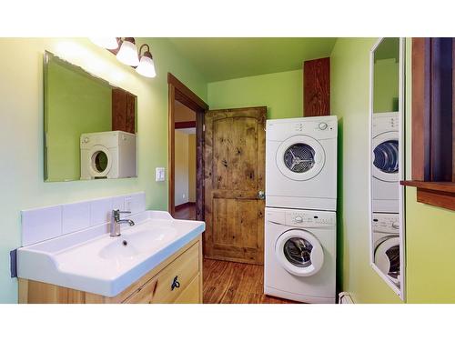 530 Cummings Road, Kimberley, BC - Indoor Photo Showing Laundry Room