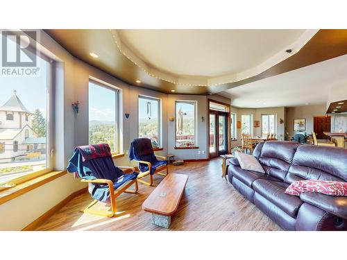 530 Cummings Road, Kimberley, BC - Indoor Photo Showing Living Room