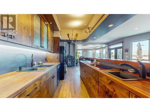 530 Cummings Road, Kimberley, BC - Indoor Photo Showing Kitchen With Double Sink