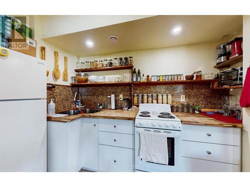 530 Cummings Road, Kimberley, BC - Indoor Photo Showing Kitchen With Double Sink