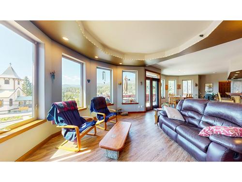 530 Cummings Road, Kimberley, BC - Indoor Photo Showing Living Room