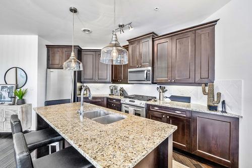 7205-4024 Pritchard Drive, Kelowna, BC - Indoor Photo Showing Kitchen With Double Sink With Upgraded Kitchen