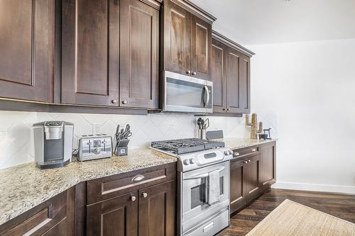 7205-4024 Pritchard Drive, Kelowna, BC - Indoor Photo Showing Kitchen