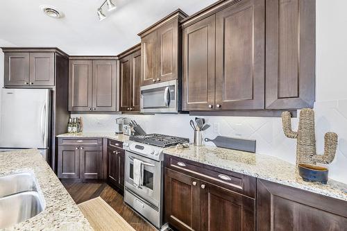 7205-4024 Pritchard Drive, Kelowna, BC - Indoor Photo Showing Kitchen