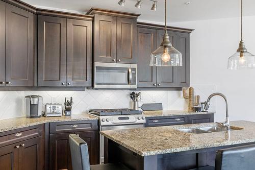 7205-4024 Pritchard Drive, Kelowna, BC - Indoor Photo Showing Kitchen With Double Sink With Upgraded Kitchen