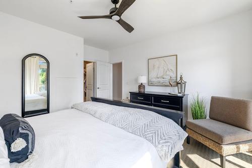 7205-4024 Pritchard Drive, Kelowna, BC - Indoor Photo Showing Bedroom