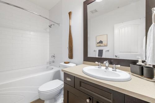 7205-4024 Pritchard Drive, Kelowna, BC - Indoor Photo Showing Bathroom