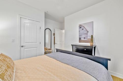 7205-4024 Pritchard Drive, Kelowna, BC - Indoor Photo Showing Bedroom