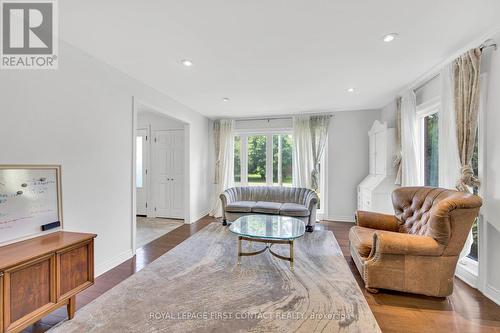 63 Idlewood Drive, Springwater (Midhurst), ON - Indoor Photo Showing Living Room