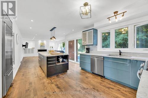 63 Idlewood Drive, Springwater (Midhurst), ON - Indoor Photo Showing Kitchen With Upgraded Kitchen