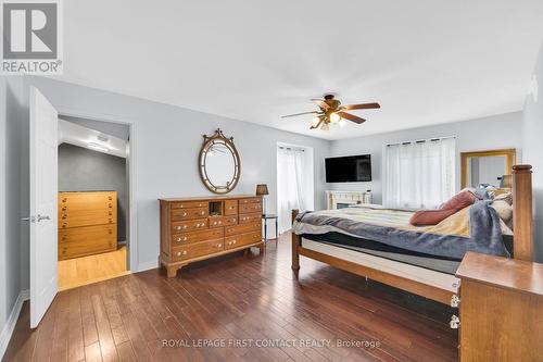 63 Idlewood Drive, Springwater (Midhurst), ON - Indoor Photo Showing Bedroom