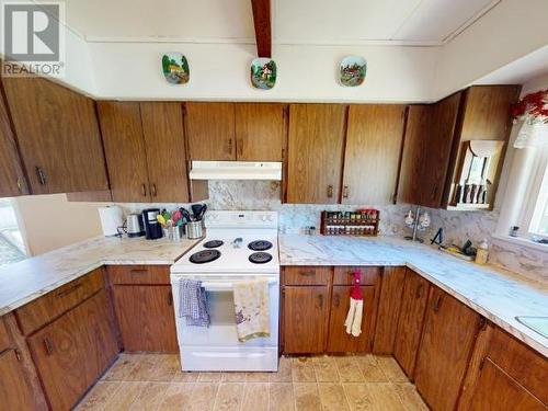 10288 Kelly Creek Road, Powell River, BC - Indoor Photo Showing Kitchen