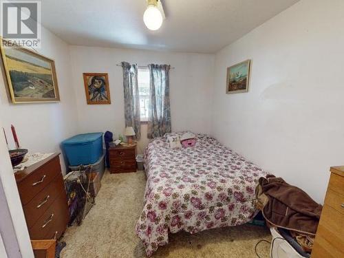 10288 Kelly Creek Road, Powell River, BC - Indoor Photo Showing Bedroom