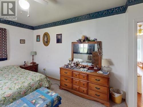 10288 Kelly Creek Road, Powell River, BC - Indoor Photo Showing Bedroom