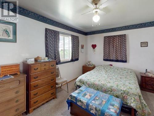 10288 Kelly Creek Road, Powell River, BC - Indoor Photo Showing Bedroom