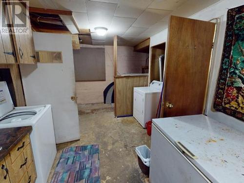 10288 Kelly Creek Road, Powell River, BC - Indoor Photo Showing Laundry Room