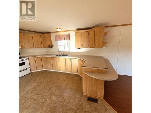 19 1700 S Broadway Avenue, Williams Lake, BC - Indoor Photo Showing Kitchen With Double Sink