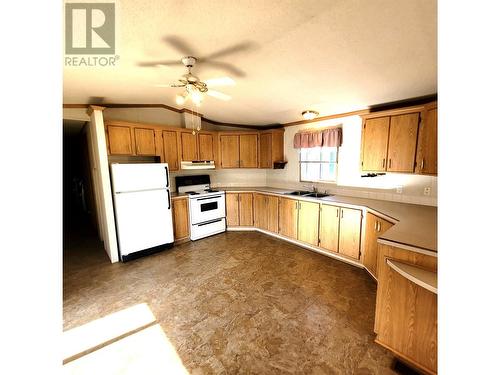 19 1700 S Broadway Avenue, Williams Lake, BC - Indoor Photo Showing Kitchen With Double Sink