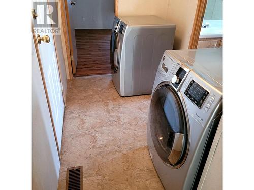 19 1700 S Broadway Avenue, Williams Lake, BC - Indoor Photo Showing Laundry Room