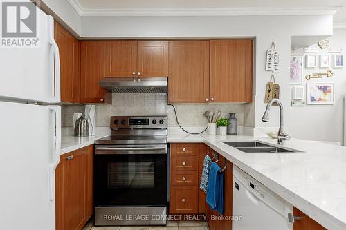 9 - 55 Cedarcroft Boulevard, Toronto (Westminster-Branson), ON - Indoor Photo Showing Kitchen With Double Sink