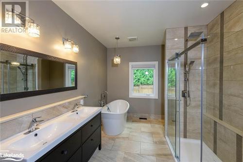 57A Maplewood Parkway, Oro-Medonte, ON - Indoor Photo Showing Bathroom