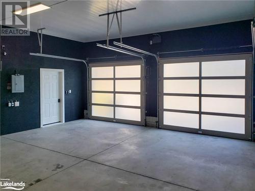 57A Maplewood Parkway, Oro-Medonte, ON - Indoor Photo Showing Garage