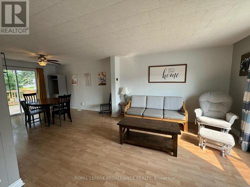 102 Yeomans Street, Belleville, ON - Indoor Photo Showing Living Room