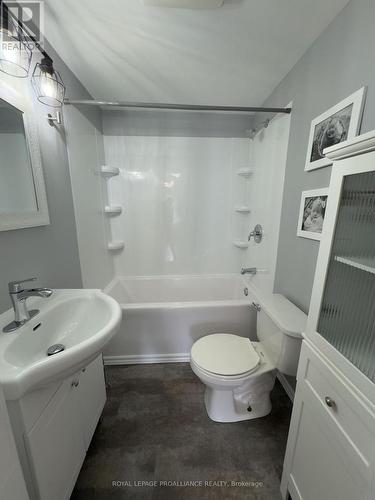 102 Yeomans Street, Belleville, ON - Indoor Photo Showing Bathroom