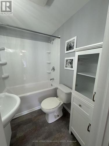 102 Yeomans Street, Belleville, ON - Indoor Photo Showing Bathroom